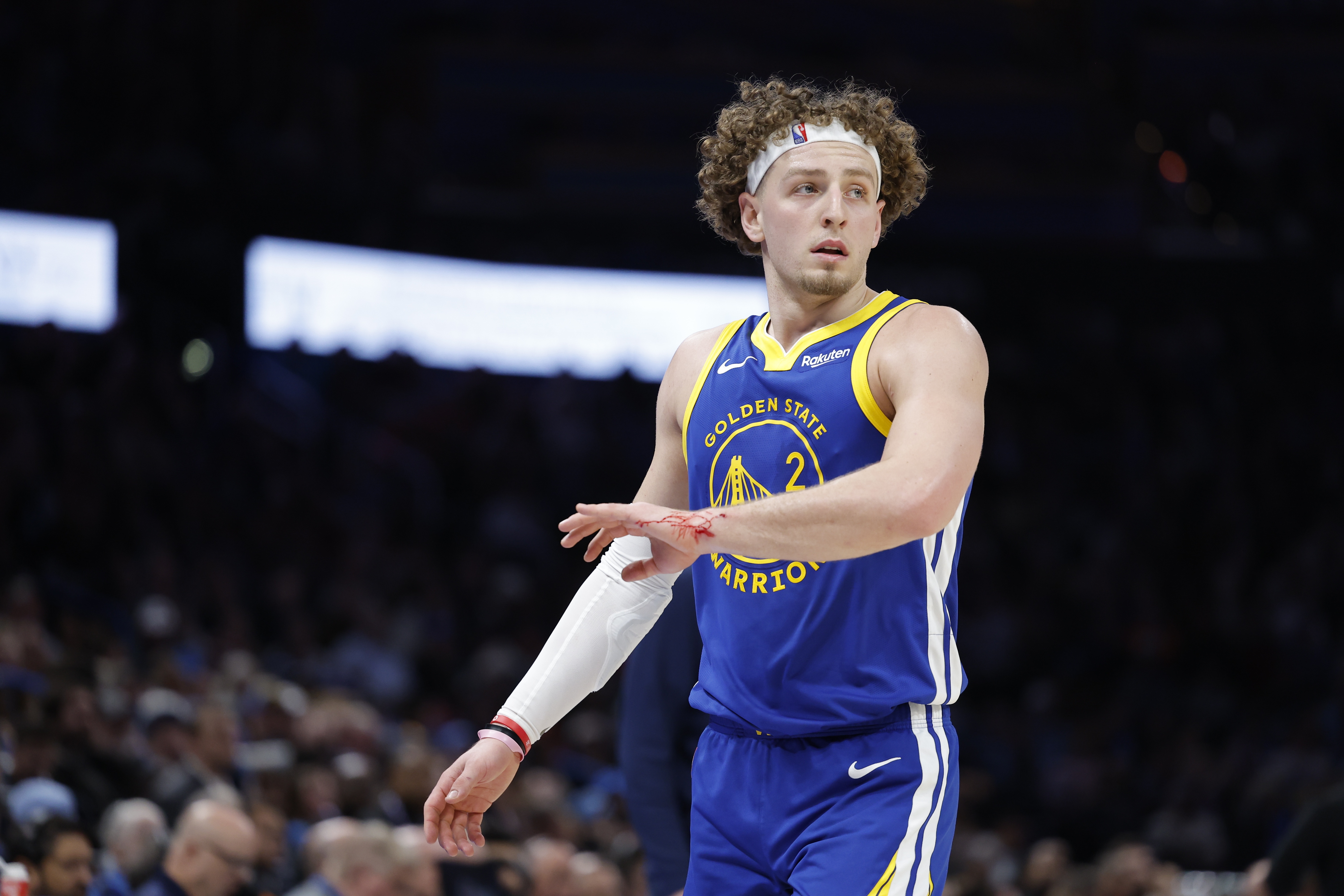 开云体育平台app-库里：波杰姆斯基非常独特且很全能 总能在关键时为球队带来胜利