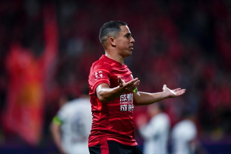 无解世界波!罗慕洛角球破门,破149天球荒,媒体人集体狂赞